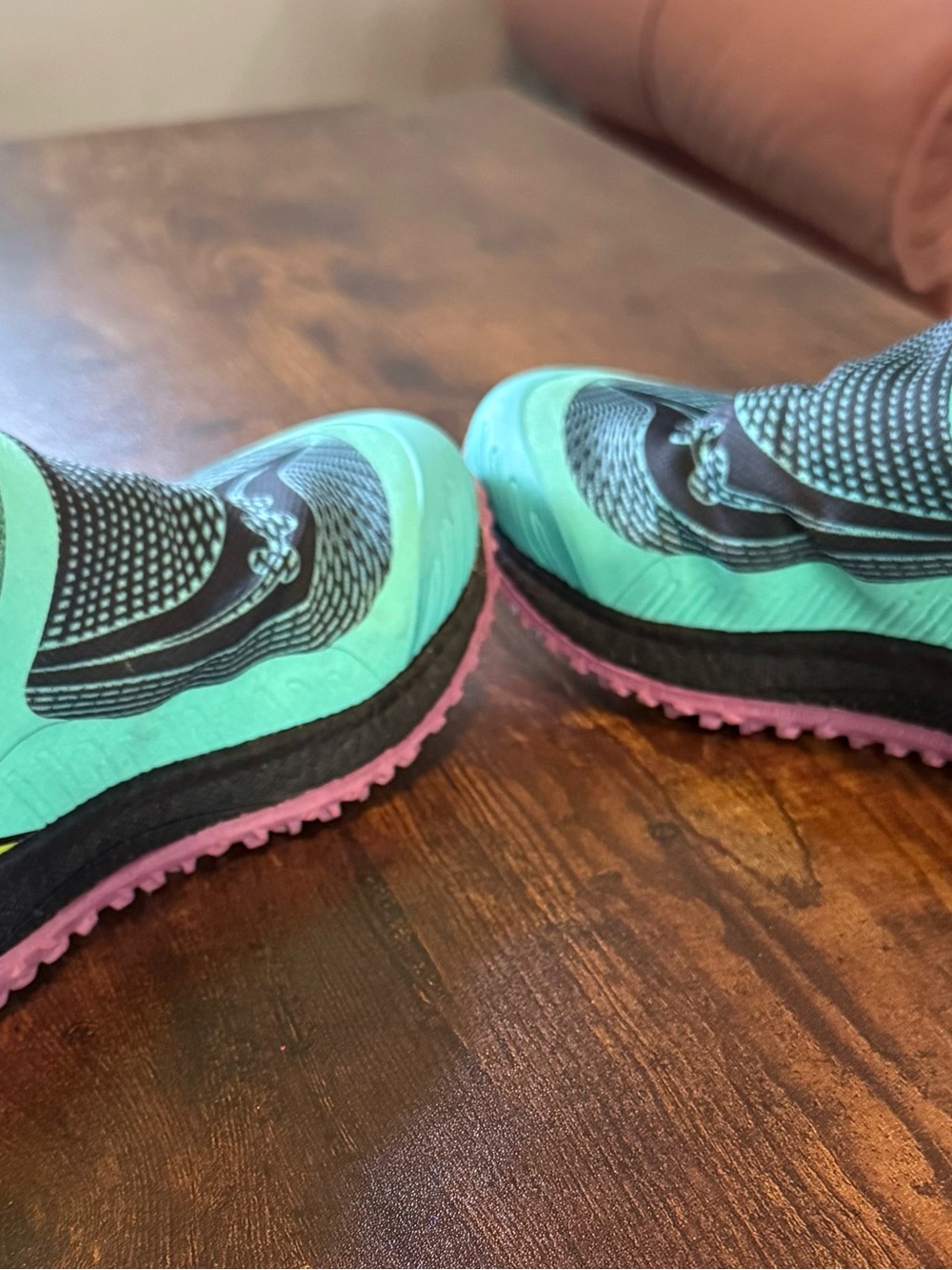 Women’s Mint Green Trail Shoe with BOA Fit System - Picture 4 of 9